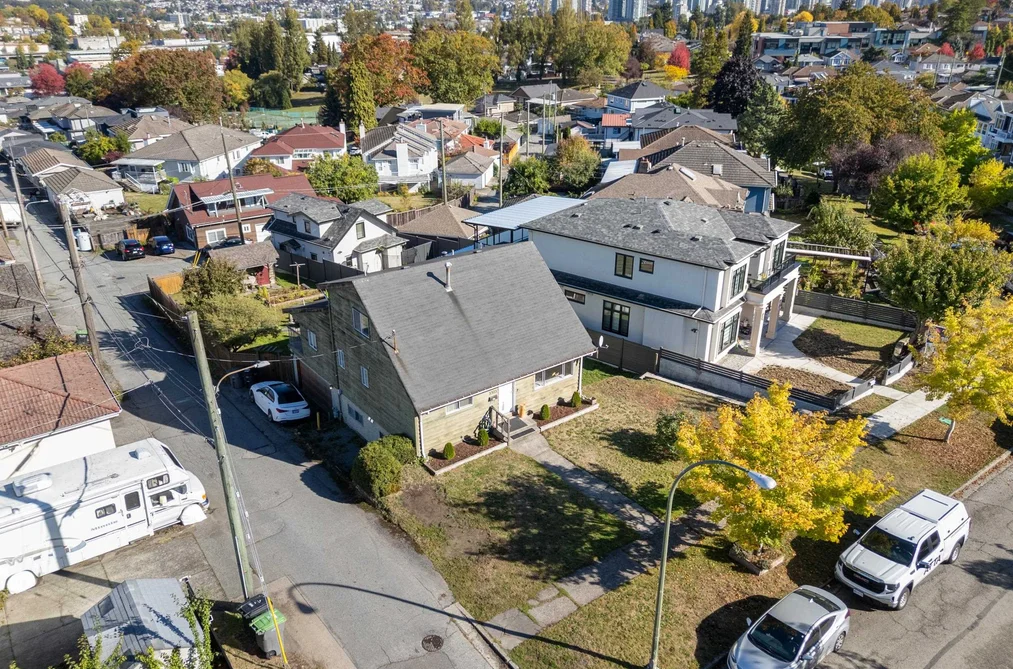 3325 Seaforth Drive, Vancouver, BC - House for Sale - Photo 39 of 40 3325 Seaforth Drive, Vancouver, BC - House for Sale - Photo 39 of 40