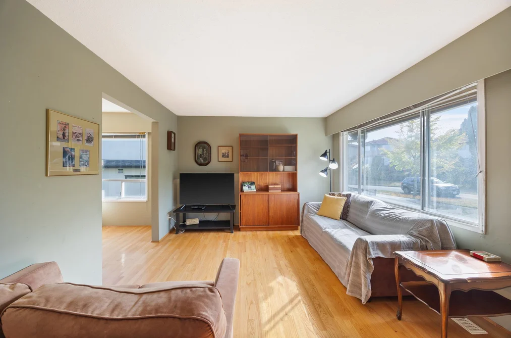 3325 Seaforth Drive, Vancouver, BC - House for Sale - Photo 4 of 40 3325 Seaforth Drive, Vancouver, BC - House for Sale - Photo 4 of 40