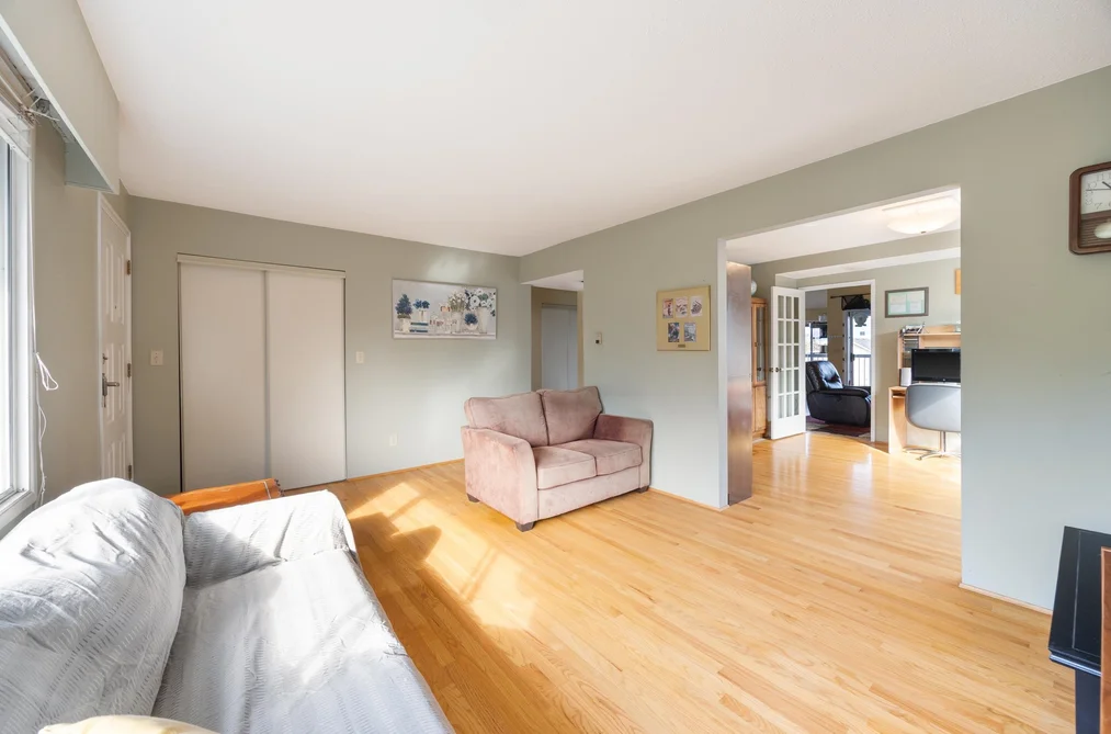 3325 Seaforth Drive, Vancouver, BC - House for Sale - Photo 5 of 40 3325 Seaforth Drive, Vancouver, BC - House for Sale - Photo 5 of 40