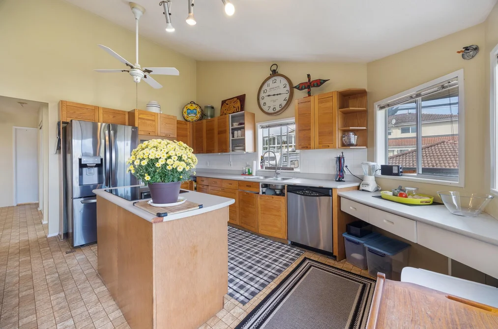 3325 Seaforth Drive, Vancouver, BC - House for Sale - Photo 6 of 40 3325 Seaforth Drive, Vancouver, BC - House for Sale - Photo 6 of 40