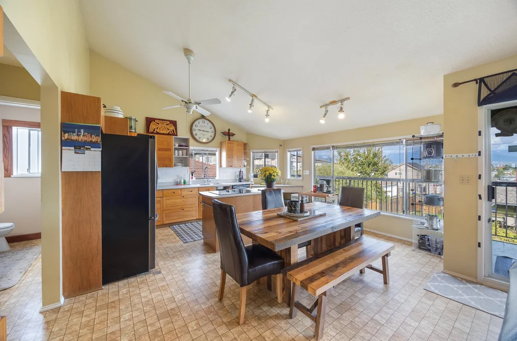 3325 Seaforth Drive, Vancouver, BC - House for Sale - Photo 7 of 40 3325 Seaforth Drive, Vancouver, BC - House for Sale - Photo 7 of 40