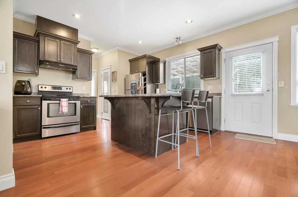 33382 FRANKLIN AVENUE, Abbotsford BC V2S 1A9, Abbotsford BC — Residential for Sale - Photo 2