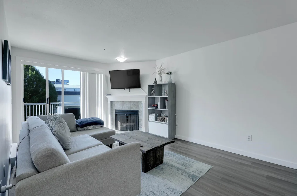 Condo for sale at 336 32830 George Ferguson Way Abbotsford British Columbia - MLS: R3116514