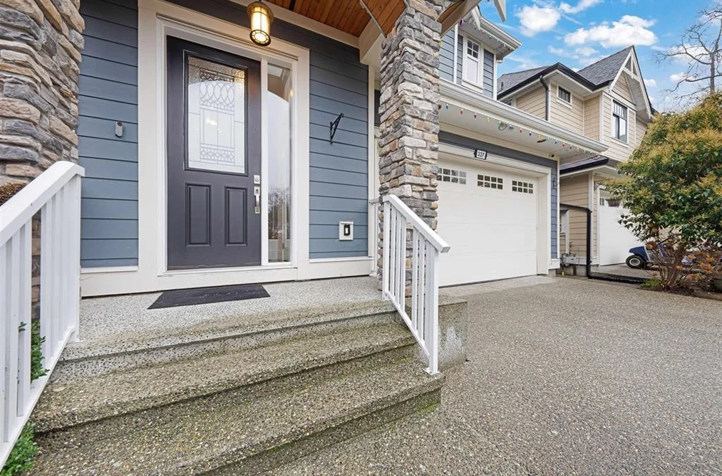House for sale at 337 171a Street Surrey British Columbia - MLS: R3090192