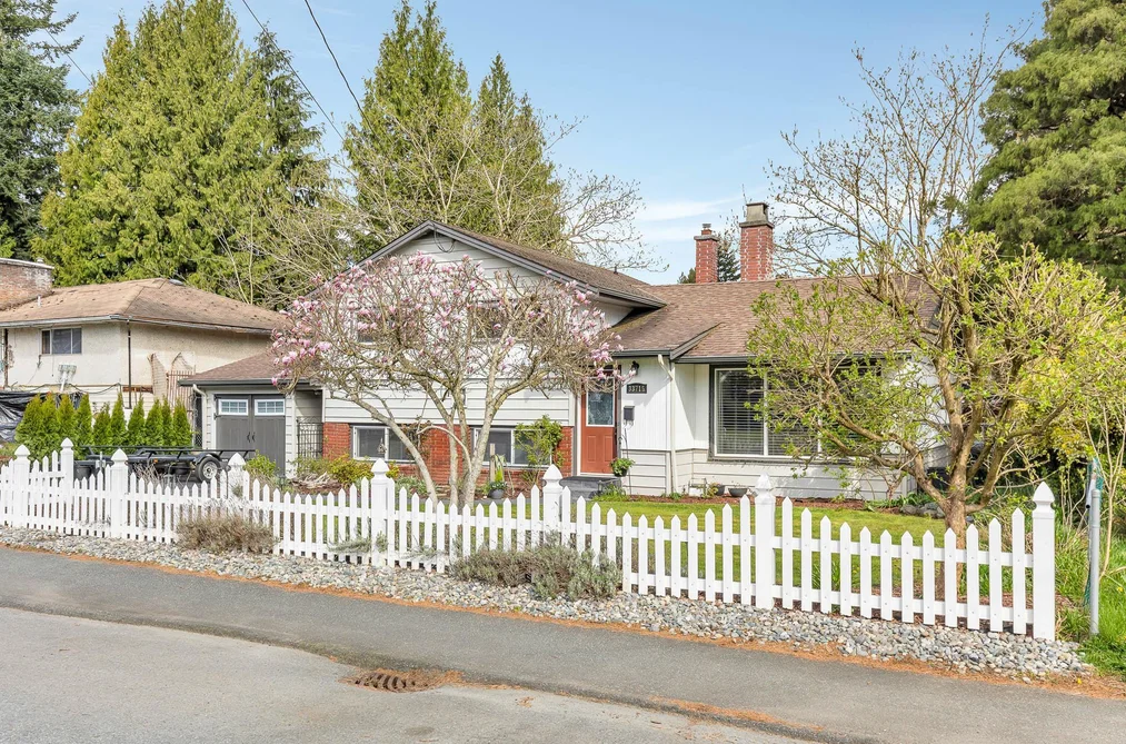 33715 MAYFAIR AVENUE, Abbotsford BC V2S 1P7, Abbotsford BC — Residential for Sale - Photo 2