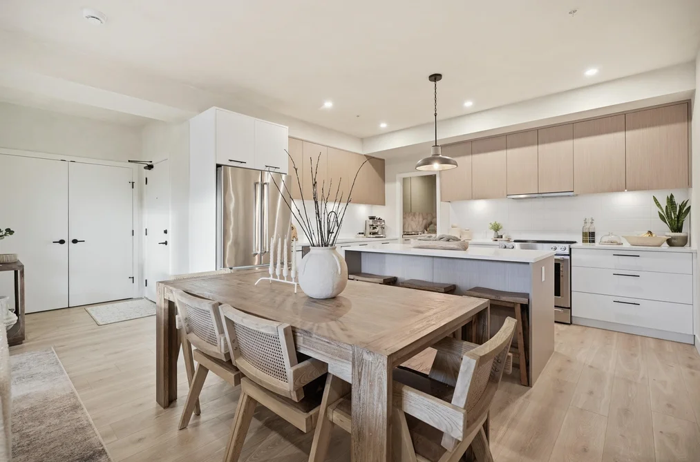 Condo for sale at 338 2635 King George Boulevard Surrey British Columbia - MLS: R3112445