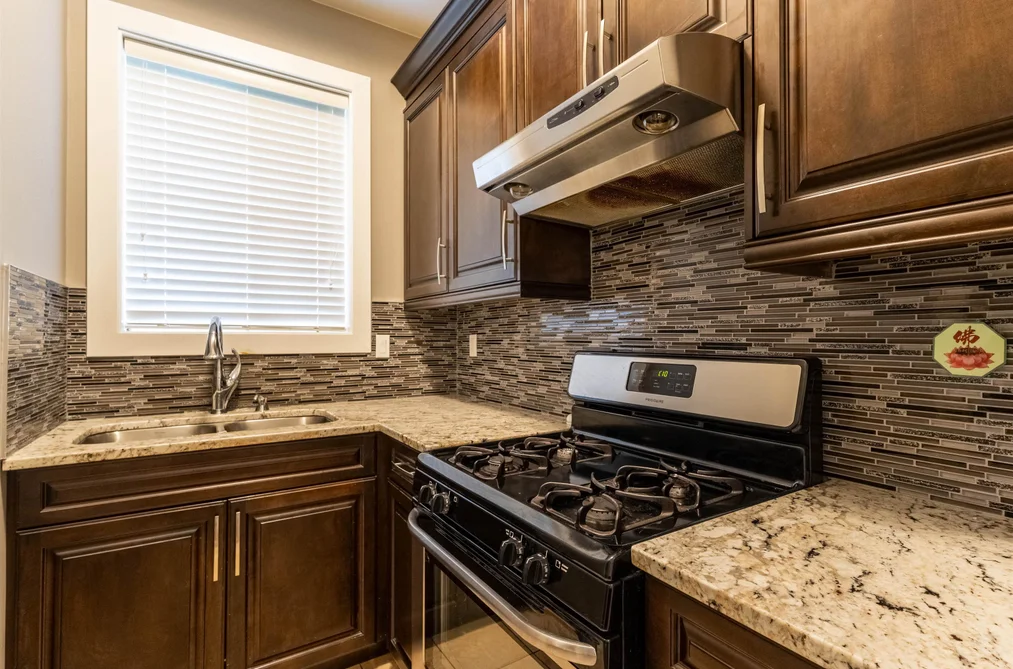 3383 Gislason Avenue, Coquitlam, BC - MLS: R3162235 - Photo 3 3383 Gislason Avenue, Coquitlam, BC - MLS: R3162235 - Photo 3