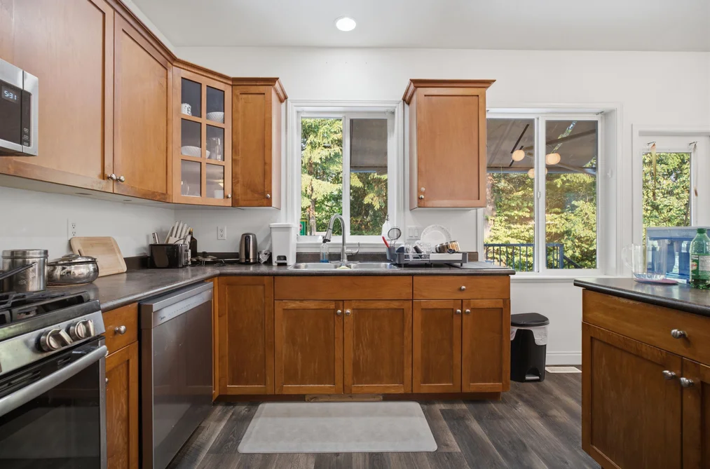 33883 Hollister Place, Mission, BC - House for Sale - Photo 11 of 35 33883 Hollister Place, Mission, BC - House for Sale - Photo 11 of 35