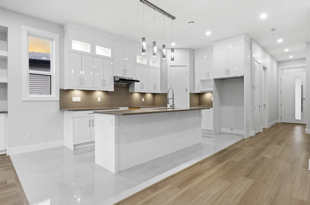 33941 PRENTIS AVENUE, Mission BC V2V 0G5, Mission BC — Residential for Sale - Photo 2