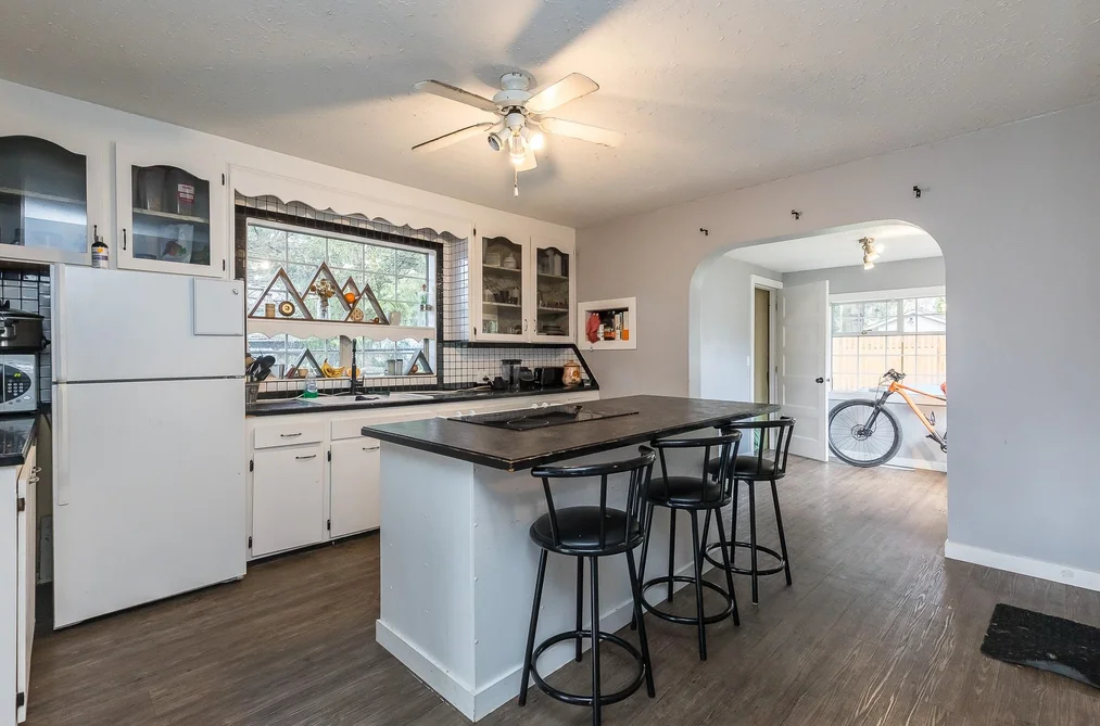 33944 MCCRIMMON DRIVE, Abbotsford BC V2T 2V3, Abbotsford BC — Residential for Sale - Photo 2