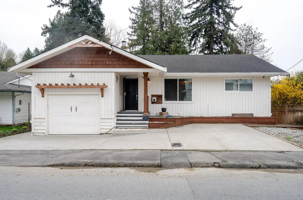 House for sale at 33986 Walnut Avenue Abbotsford British Columbia - MLS: R3110367