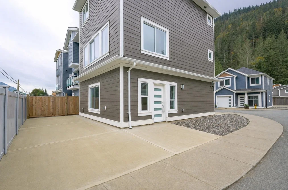 34 750 HOT SPRINGS ROAD, Harrison Hot Springs BC V0M 1K0, Harrison Hot Springs BC — Residential for Sale - Photo 2