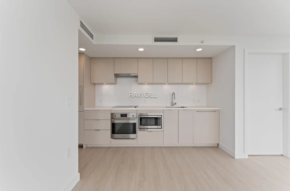Condo for sale at 3402 13675 107a Avenue Surrey British Columbia - MLS: R3130627