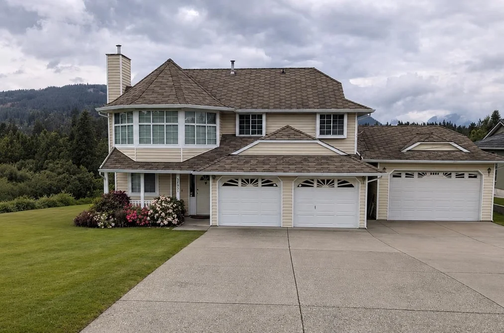 House for sale at 34051 York Avenue Mission British Columbia - MLS: R3133217