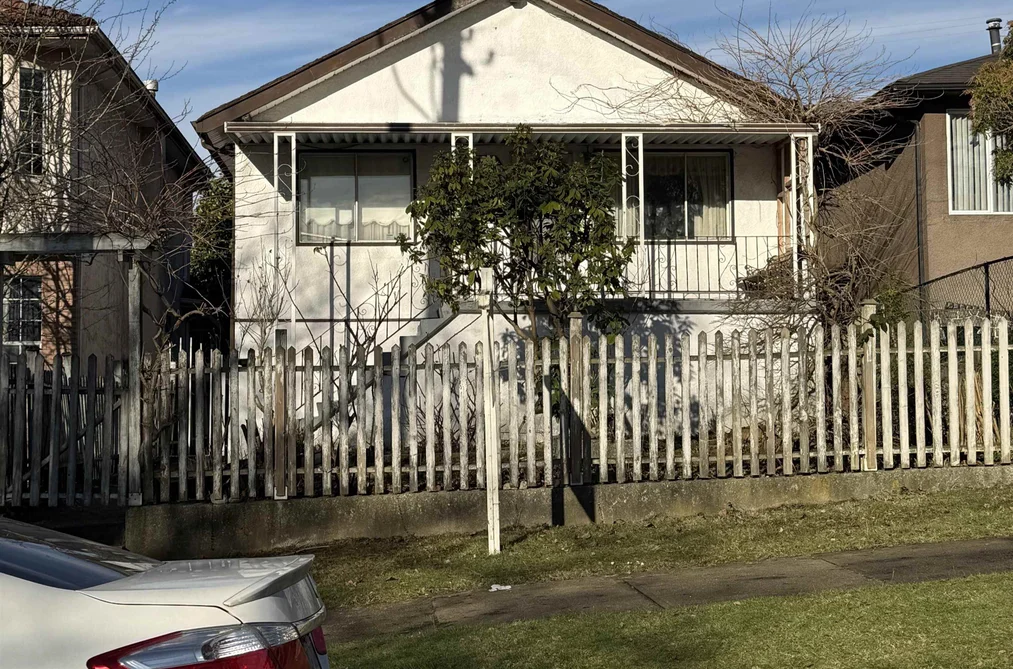 House for sale at 3409 E Pender Street Vancouver British Columbia - MLS: R3079765