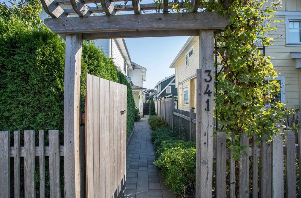 341 E 13TH STREET, North Vancouver BC V7L 2L8, North Vancouver BC — Residential for Sale - Photo 2