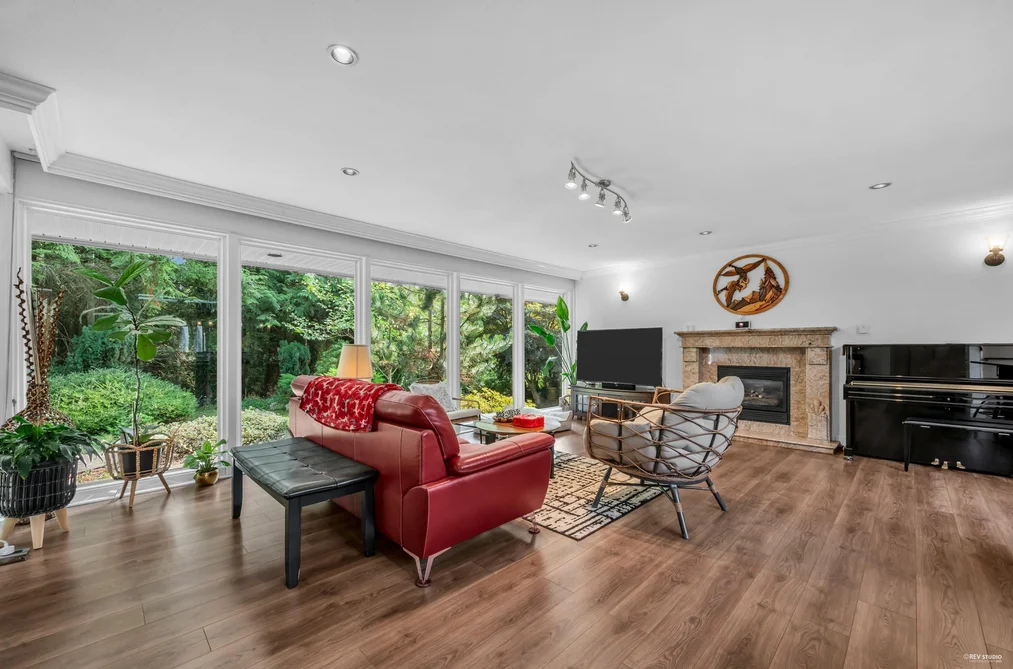 341 RABBIT LANE, West Vancouver BC V7S 1J1, West Vancouver BC — Residential for Sale - Photo 2