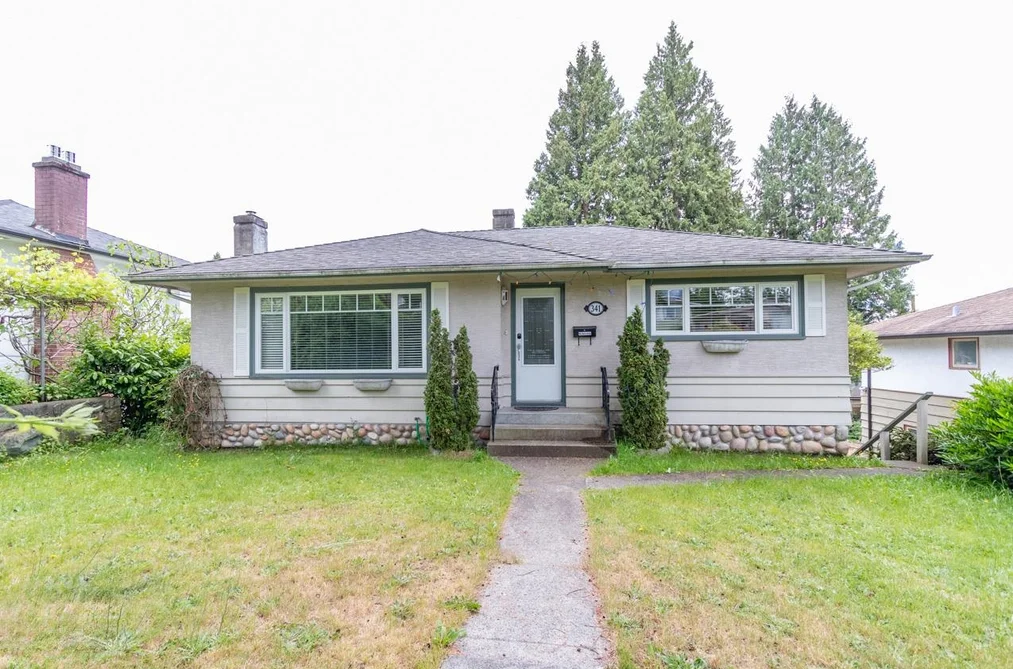 House for sale at 341 W 24th Street North Vancouver British Columbia - MLS: R3114867
