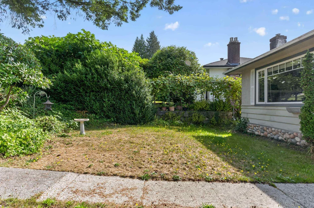 341 W 24th Street, North Vancouver, BC - MLS: R3161869 - Photo 2