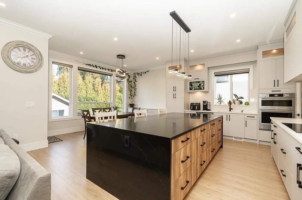 34151 Larch Street, Abbotsford, BC - House for Sale - Photo 10 of 35 34151 Larch Street, Abbotsford, BC - House for Sale - Photo 10 of 35