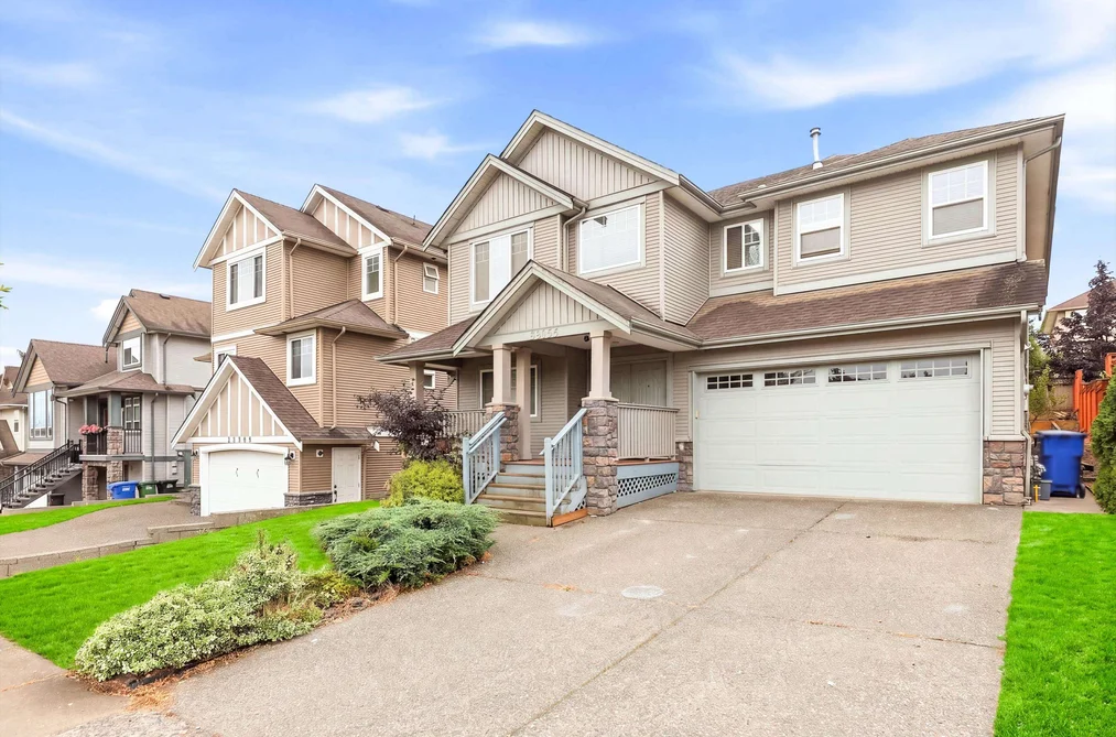34158 Amblewood Place, Abbotsford, BC - MLS: R3161478 - Photo 2 34158 Amblewood Place, Abbotsford, BC - MLS: R3161478 - Photo 2