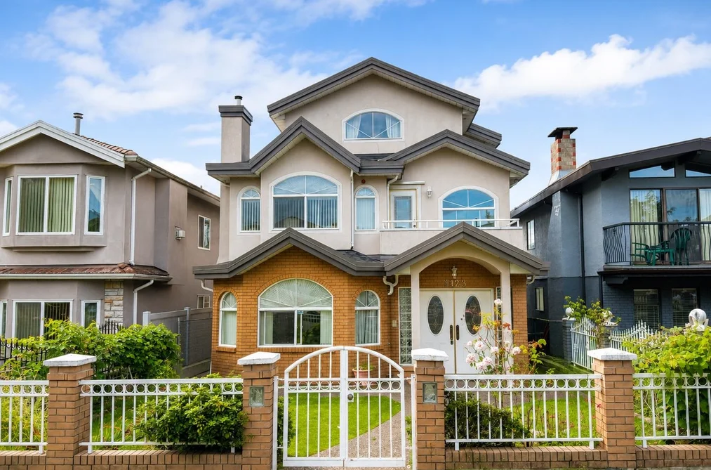 House for sale at 3423 E 24th Avenue Vancouver British Columbia - MLS: R3150841