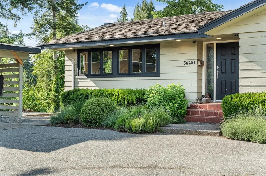 34251 GEORGE FERGUSON WAY, Abbotsford BC V2S 2N6, Abbotsford BC — Residential for Sale - Photo 2