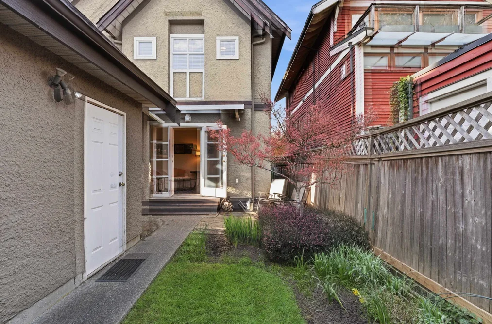 3428 W 7th Avenue, Vancouver, BC - Half Duplex for Sale - Photo 16 of 31 3428 W 7th Avenue, Vancouver, BC - Half Duplex for Sale - Photo 16 of 31