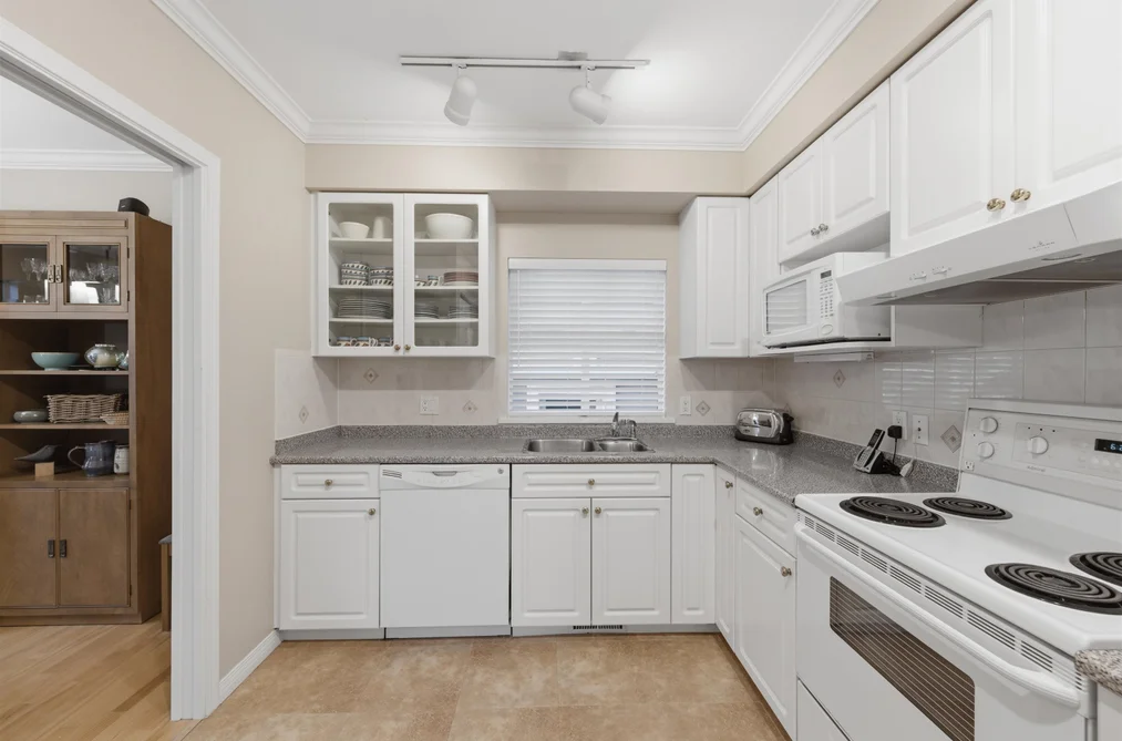 3428 W 7th Avenue, Vancouver, BC - Half Duplex for Sale - Photo 18 of 31 3428 W 7th Avenue, Vancouver, BC - Half Duplex for Sale - Photo 18 of 31