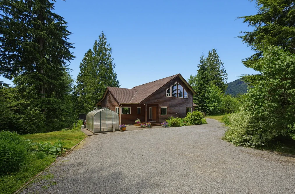 34328 WHITE AVENUE, Mission BC V2V 0B4, Mission BC — Residential for Sale - Photo 2