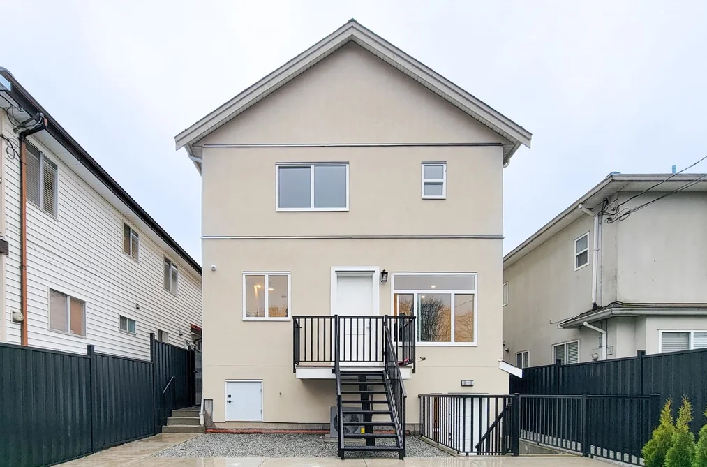 Half Duplex for sale at 3433 E 23rd Avenue Vancouver British Columbia - MLS: R3083471