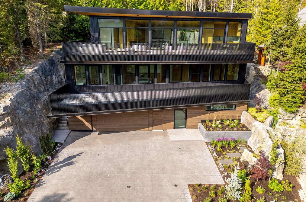 House for sale at 3452 Blueberry Drive Whistler British Columbia - MLS: R3151889