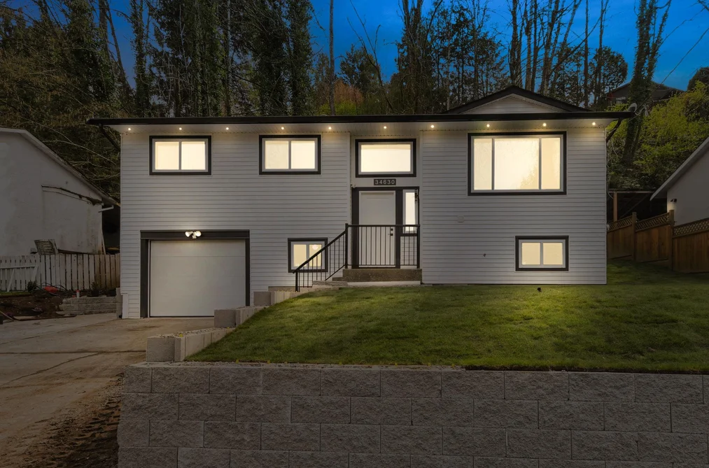34630 IMMEL STREET, Abbotsford BC V2S 4T7, Abbotsford BC — Residential for Sale - Photo 2