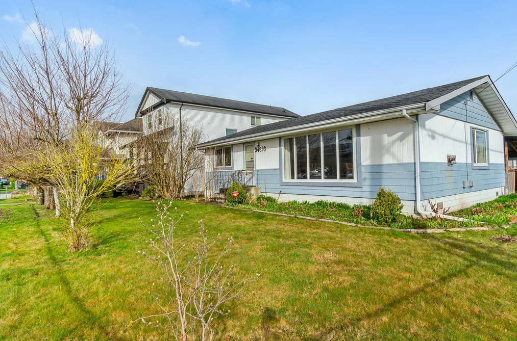 34693 2ND AVENUE, Abbotsford BC V2S 8C1, Abbotsford BC — Residential for Sale - Photo 2