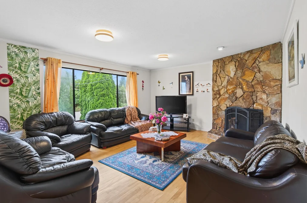 34757 Moffat Avenue, Mission, BC - MLS: R3162959 - Photo 2 34757 Moffat Avenue, Mission, BC - MLS: R3162959 - Photo 2