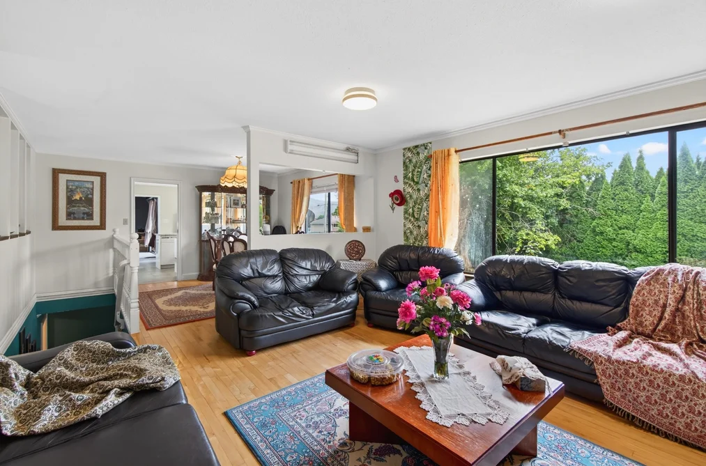 34757 Moffat Avenue, Mission, BC - MLS: R3162959 - Photo 3 34757 Moffat Avenue, Mission, BC - MLS: R3162959 - Photo 3