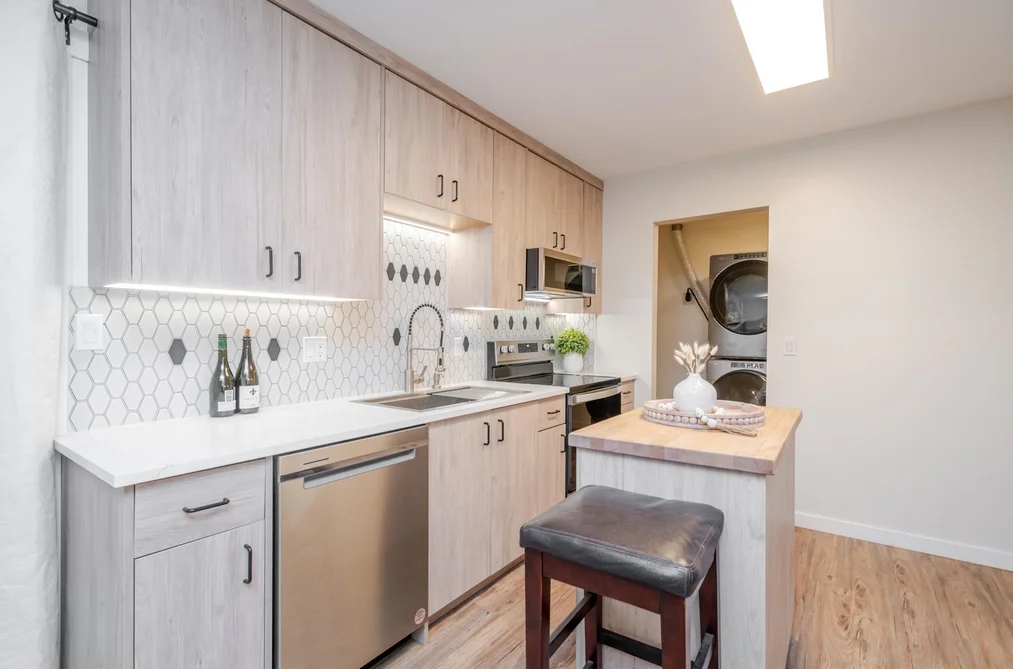 34843 LABURNUM AVENUE, Abbotsford BC V2S 5J3, Abbotsford BC — Residential for Sale - Photo 2