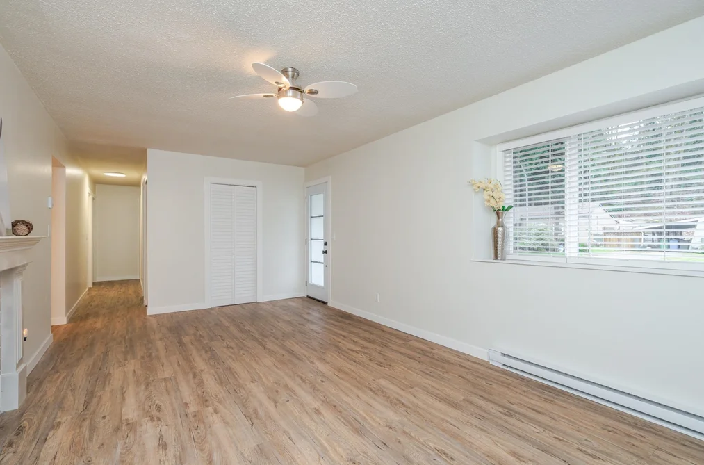 34843 LABURNUM AVENUE, Abbotsford BC V2S 5J3, Abbotsford BC — Residential for Sale - Photo 3