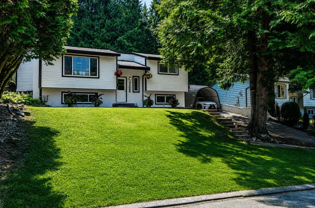 34898 LABURNUM AVENUE, Abbotsford, BC — Residential for Sale - Photo 2