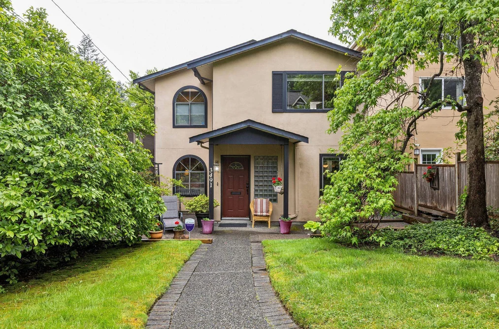 House for sale at 3491 St. Georges Avenue North Vancouver British Columbia - MLS: R3130311