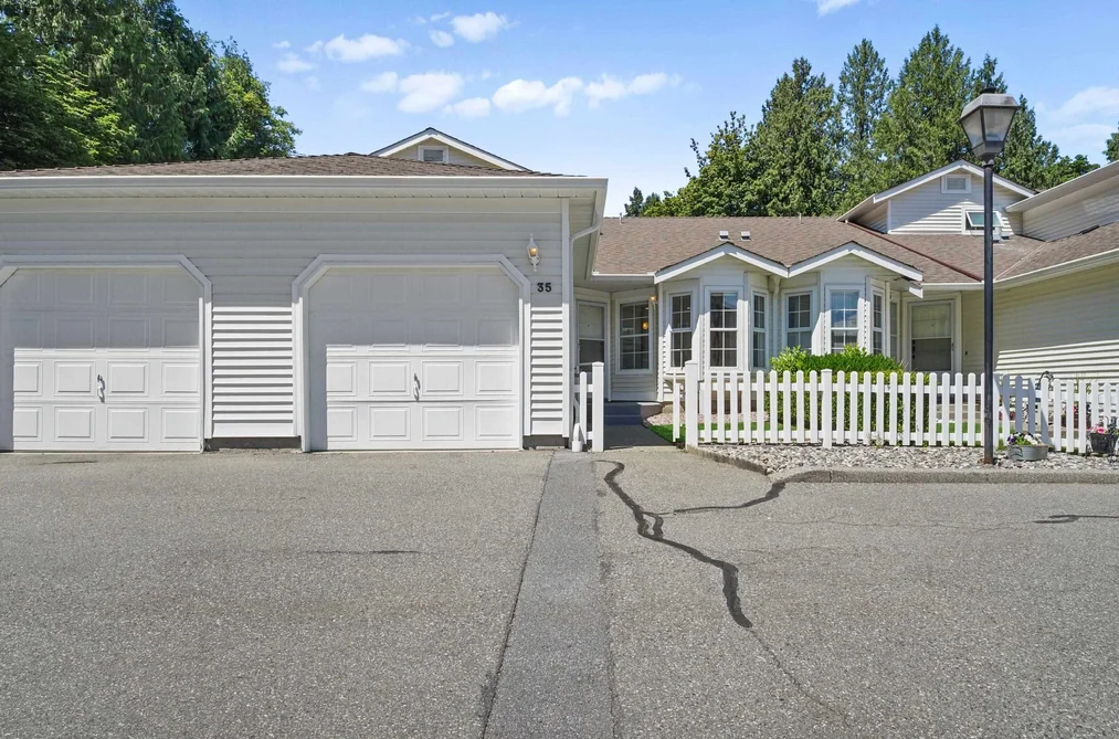 35 6537 138 STREET, Surrey BC V3W 0C4, Surrey BC — Residential for Sale - Photo 2