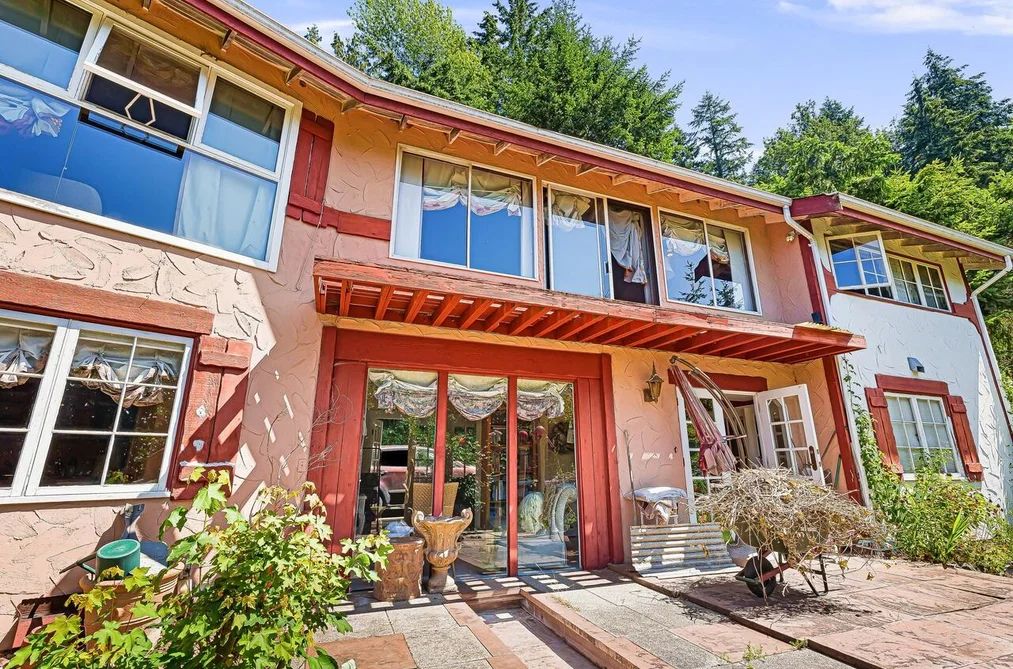 House for sale at 35 Lions Bay Avenue Lions Bay British Columbia - MLS: R2908215