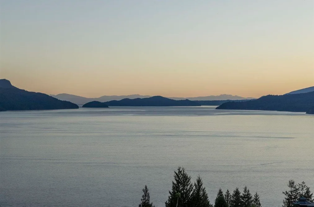 House for sale at 350 Kelvin Grove Way Lions Bay British Columbia - MLS: R3070509