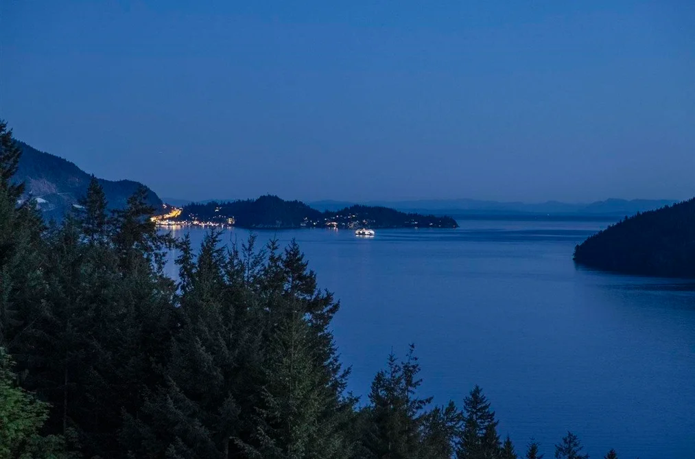 350 KELVIN GROVE WAY, Lions Bay BC V0N 2E0, Lions Bay BC — Residential for Sale - Photo 2