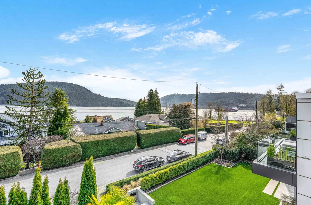 351 BEACHVIEW DRIVE, North Vancouver BC V7G 1P5, North Vancouver BC — Residential for Sale - Photo 2