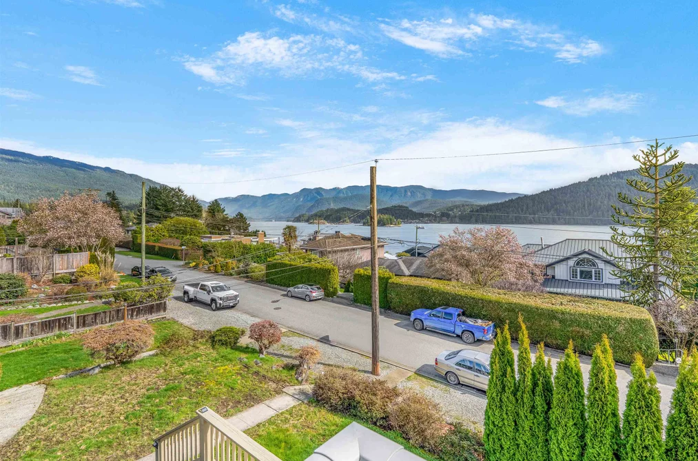 351 BEACHVIEW DRIVE, North Vancouver BC V7G 1P5, North Vancouver BC — Residential for Sale - Photo 3