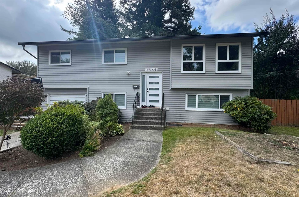 35144 Morgan Way, Abbotsford, BC - MLS: R3160228 - Photo 2 35144 Morgan Way, Abbotsford, BC - MLS: R3160228 - Photo 2