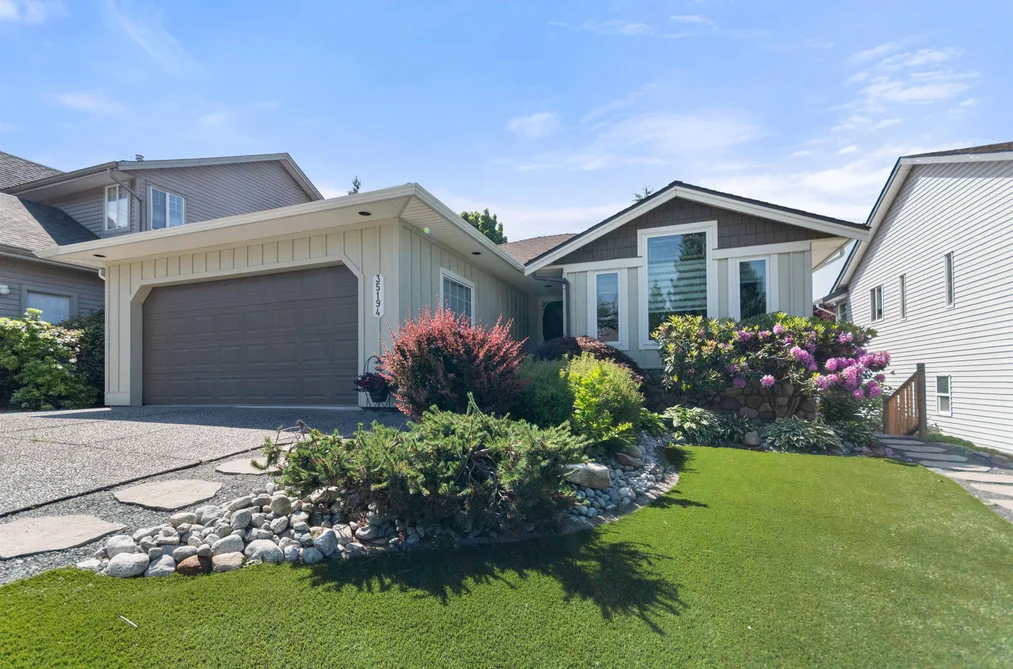 35194 CHRISTINA PLACE, Abbotsford BC V2S 8H1, Abbotsford BC — Residential for Sale - Photo 2