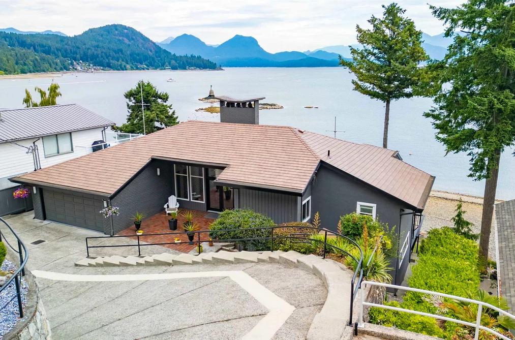 House for sale at 354 Avalon Drive Gibsons British Columbia - MLS: R3140468