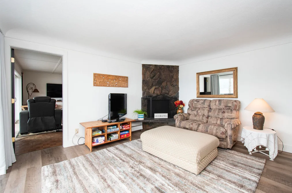 354 AVALON DRIVE, Gibsons BC V0N 1V8, Gibsons BC — Residential for Sale — Photo 31 of 39